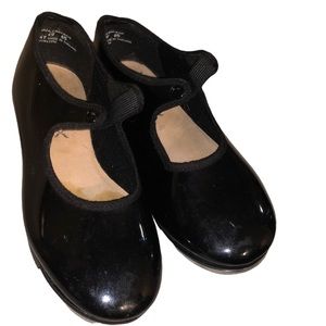 Kids tap shoes size 1. elastic strap but you can also add laces